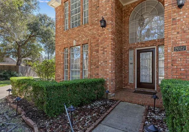 Homes for sale in Sugar Land, TX | 2027 Richland Ct Ct, Sugar Land, TX 77478 | MLS# 6445533