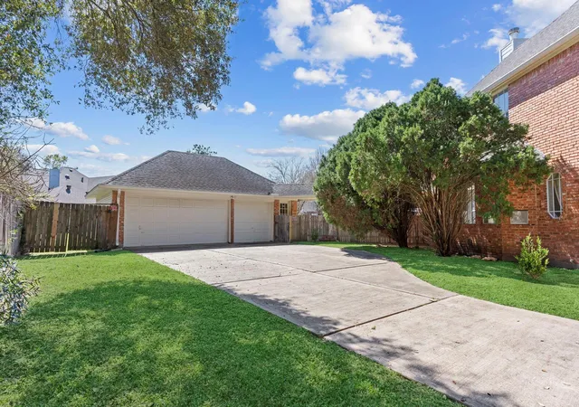 Homes for sale in Sugar Land, TX | 2027 Richland Ct Ct, Sugar Land, TX 77478 | MLS# 6445533