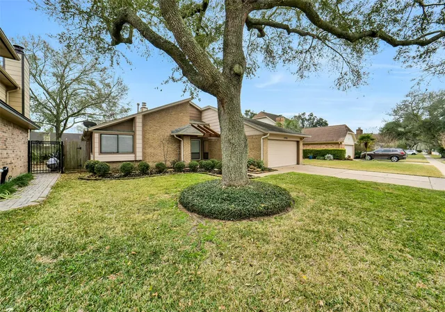 Photo 2 of Sale Pending at 15926 Spring Forest Dr, Houston, TX 77059 | MLS# 37229276 | Listing updated on 2026-09-06