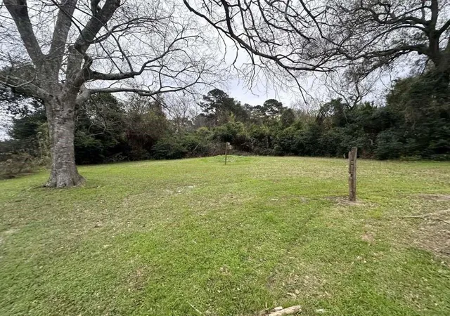 Land for sale at 2609 Montgomery Rd, Huntsville, TX 77340 | MLS# 78384450