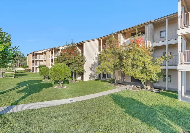 Photo 1 of Condo for sale at 306d Lakeview Terrace Terrace #306D, Montgomery, TX 77356 | MLS# 57535392 | Listing updated on 2026-08-25
