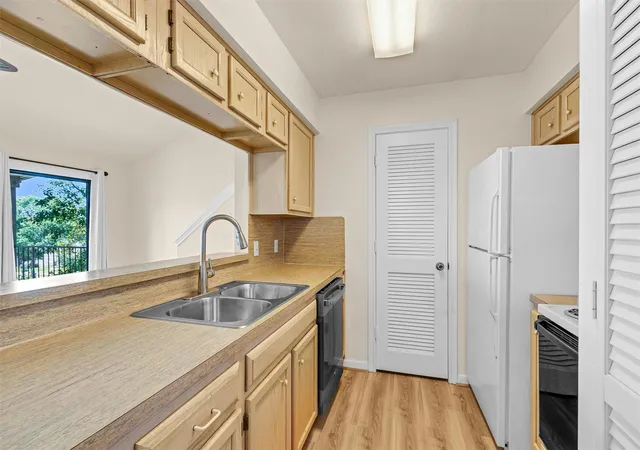 Photo 4 of Condo for sale at 306D Lakeview Terrace Terrace #306D, Montgomery, TX 77356 | MLS# 57535392 | Listing updated on 2026-08-25