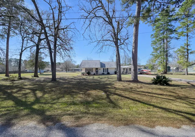 Photo 2 of Single family home for sale at 392 Timber Bay Dr, Trinity, TX 75862 | MLS# 53440028 | Listing updated on 2026-09-09