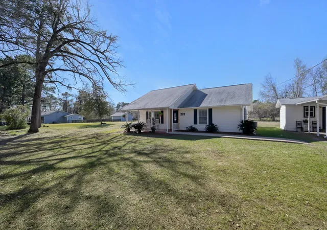 Photo 3 of Single family home for sale at 392 Timber Bay Dr, Trinity, TX 75862 | MLS# 53440028 | Listing updated on 2026-09-09