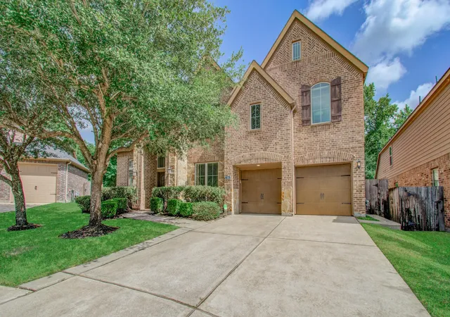 Photo 2 of Single family home for sale at 164 Deerfield Meadow Dr, Conroe, TX 77384 | MLS# 62339475 | Listing updated on 2026-09-15