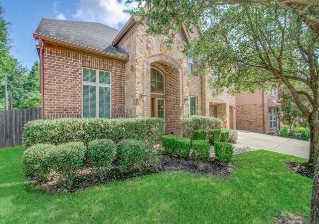 Photo 3 of Single family home for sale at 164 Deerfield Meadow Dr, Conroe, TX 77384 | MLS# 62339475 | Listing updated on 2026-10-08