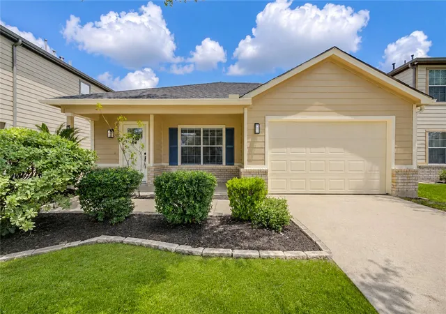 Photo 1 of Sale Pending at 902 Eagles Glide Dr, Houston, TX 77090 | MLS# 62971805 | Listing updated on 2026-09-17