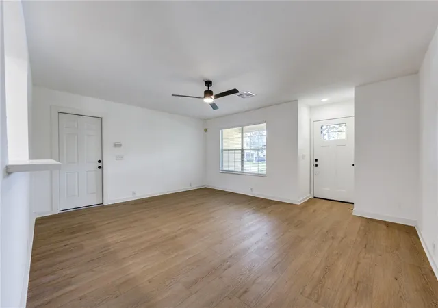Photo 2 of Sale Pending at 902 Eagles Glide Dr, Houston, TX 77090 | MLS# 62971805 | Listing updated on 2026-09-17