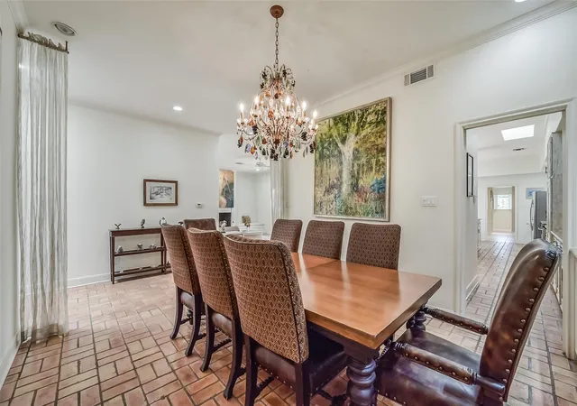 Photo 2 of Townhouse for sale at 2011 Canongate Dr, Houston, TX 77056 | MLS# 4355084 | Listing updated on 2026-09-09