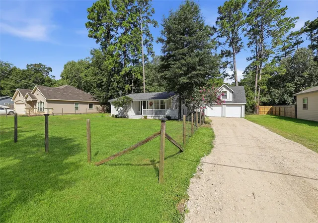 Photo 2 of Single family home for sale at 1018 Shawnee Dr, Montgomery, TX 77316 | MLS# 7068224 | Listing updated on 2026-08-27