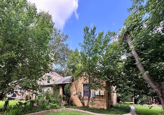 1st image of 401 S Cottonwood St, Crockett, TX 75835 | MLS# 14335137