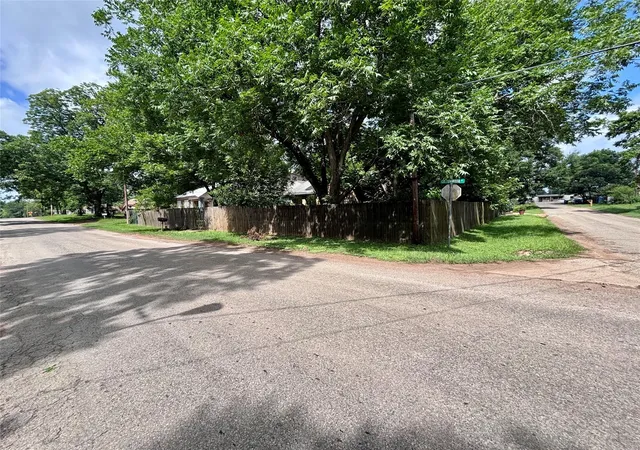 3rd image of 401 S Cottonwood St, Crockett, TX 75835 | MLS# 14335137