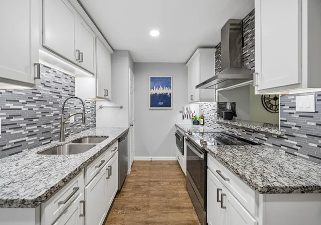3rd image of 6410 Del Monte Dr #6, Houston, TX 77057 | MLS# 13834850