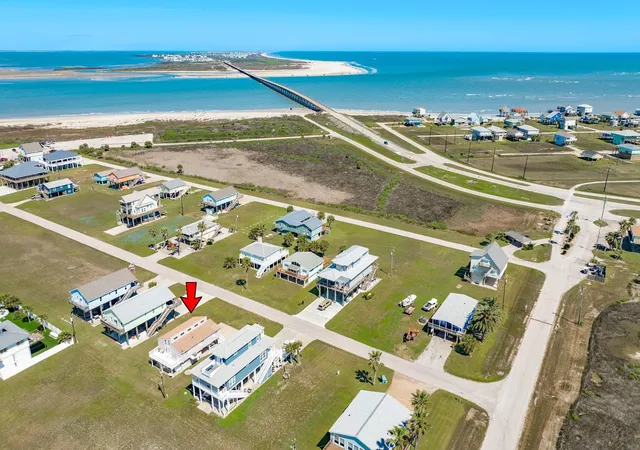 2nd image of 115 Doubloon Dr, Freeport, TX 77541 | MLS# 91817083