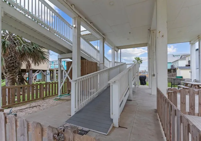 4th image of 130 Coral Ct, Freeport, TX 77541 | MLS# 23534565
