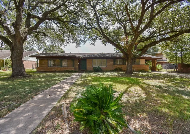 Photo 1 of Single family home for sale at 2116 Rosemary St, El Campo, TX 77437 | MLS# 23377879 | Listing updated on 2026-09-10