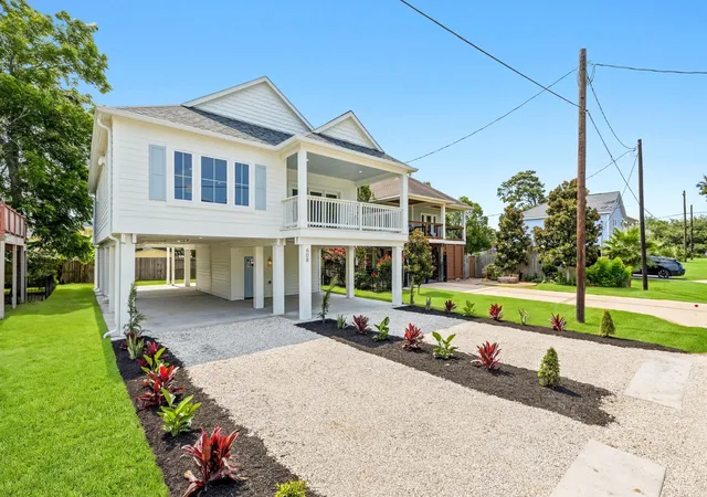 3rd image of 608 Oak Rd, Kemah, TX 77565 | MLS# 97106791
