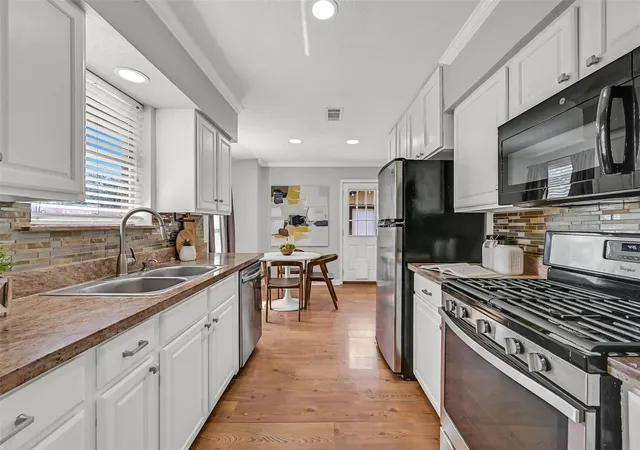 3rd image of 115 S 8Th St, Alvin, TX 77511 | MLS# 58160805
