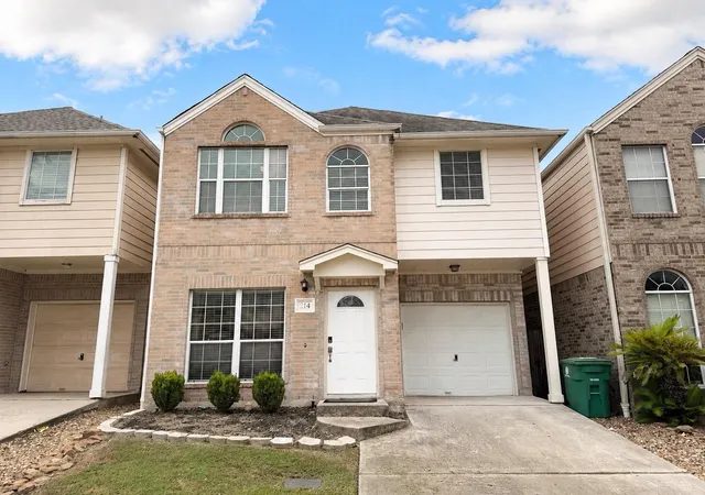 Photo 1 of Single family home for sale at 214 Plz Del Sol Park, Houston, TX 77020 | MLS# 39724513 | Listing updated on 2026-08-23
