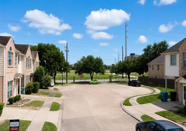 Photo 2 of Single family home for sale at 214 Plz Del Sol Park, Houston, TX 77020 | MLS# 39724513 | Listing updated on 2026-08-23