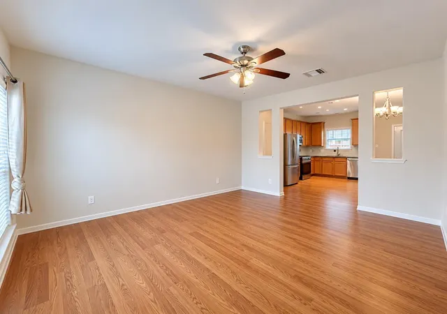 Photo 3 of Single family home for sale at 214 Plz Del Sol Park, Houston, TX 77020 | MLS# 39724513 | Listing updated on 2026-08-23