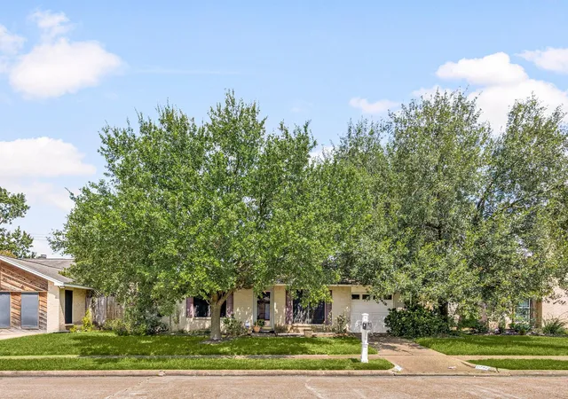 Homes for sale in Houston, TX | 1342 Castle Glen Dr, Houston, TX 77015 | MLS# 11690948