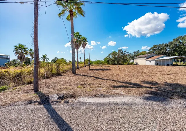 2nd image of 2221 Avenue A, Dickinson, TX 77539 | MLS# 97483438