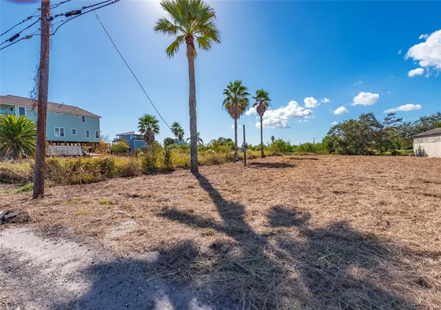 3rd image of 2221 Avenue A, Dickinson, TX 77539 | MLS# 97483438
