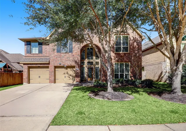 Photo 3 of Single family home for sale at 13207 Lone Crk Ln, Pearland, TX 77584 | MLS# 81939585 | Listing updated on 2026-08-25