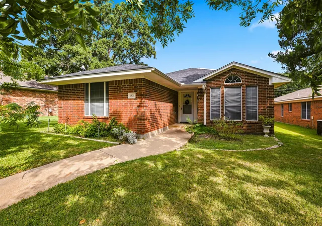 Photo 1 of Sale Pending at 1821 Gettysburg Ln, Bryan, TX 77802 | MLS# 57422664 | Listing updated on 2026-09-15