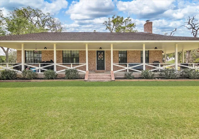 Photo 2 of Single family home for sale at 159 County Rd 611a, Angleton, TX 77515 | MLS# 79494300 | Listing updated on 2026-09-21