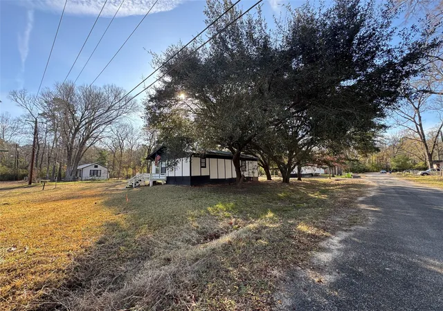 2nd image of 110 & 100 Barnard St, Livingston, TX 77351 | MLS# 97171853