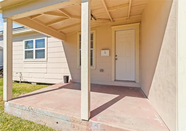 Homes for sale in La Porte, TX | 319 E B St, La Porte, TX 77571 | MLS# 50427126
