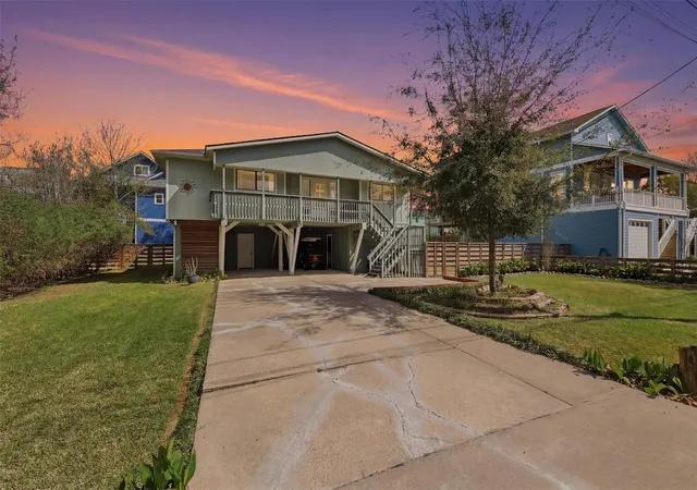 3rd image of 221 Oak Rd, Kemah, TX 77565 | MLS# 24359857