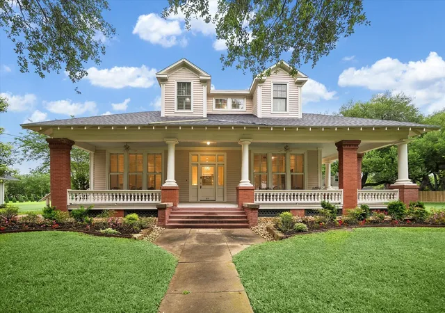 Photo 1 of Single family home for sale at 209 E Caney St, Wharton, TX 77488 | MLS# 4181018 | Listing updated on 2026-06-24