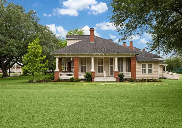 Photo 3 of Single family home for sale at 209 E Caney St, Wharton, TX 77488 | MLS# 4181018 | Listing updated on 2026-06-24