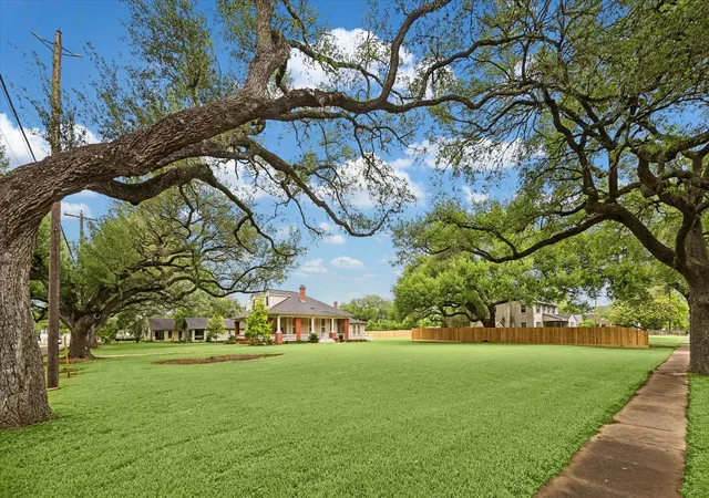 Photo 3 of Single family home for sale at 209 E Caney St, Wharton, TX 77488 | MLS# 4181018 | Listing updated on 2026-06-24