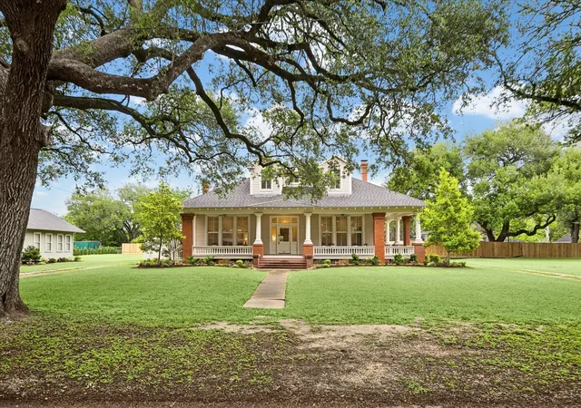 Photo 4 of Single family home for sale at 209 E Caney St, Wharton, TX 77488 | MLS# 4181018 | Listing updated on 2026-06-24