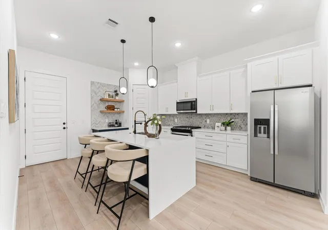 Photo 1 of Sale Pending at 7128 Ave Q, Houston, TX 77011 | MLS# 16574280 | Listing updated on 2026-09-08