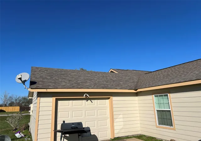 Photo 3 of Single family home for sale at 17118 Lake Ridge Cir, Rosharon, TX 77583 | MLS# 56950520 | Listing updated on 2026-08-20