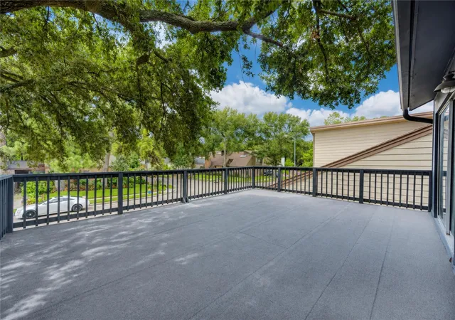 5th image of 5030 Autumn Forest Dr, Houston, TX 77091 | MLS# 89055463