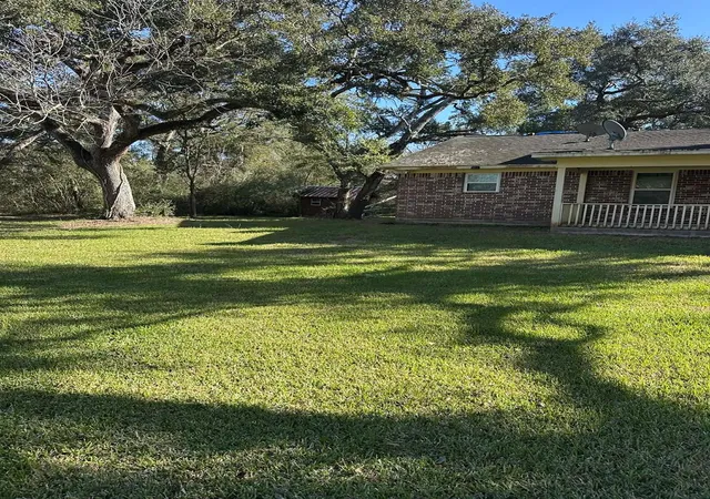 Photo 2 of Single family home for sale at 6718 Live Oak Dr, Rosharon, TX 77583 | MLS# 28354454 | Listing updated on 2026-01-13
