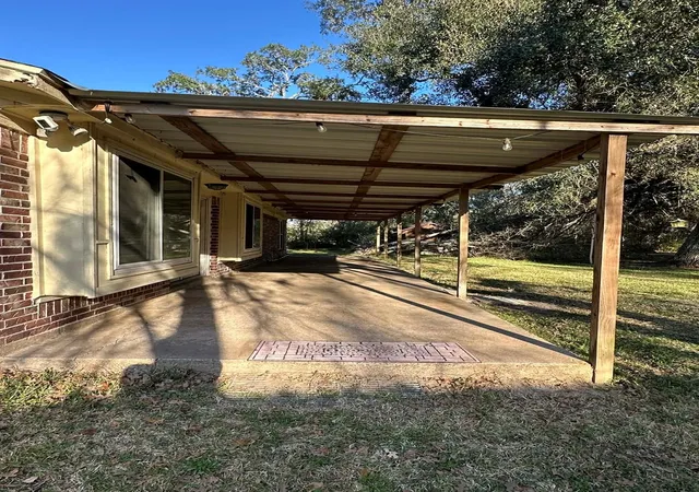 Photo 4 of Single family home for sale at 6718 Live Oak Dr, Rosharon, TX 77583 | MLS# 28354454 | Listing updated on 2026-01-13