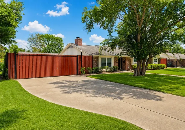 2nd image of 7718 Hiawatha Dr, Houston, TX 77036 | MLS# 65441343