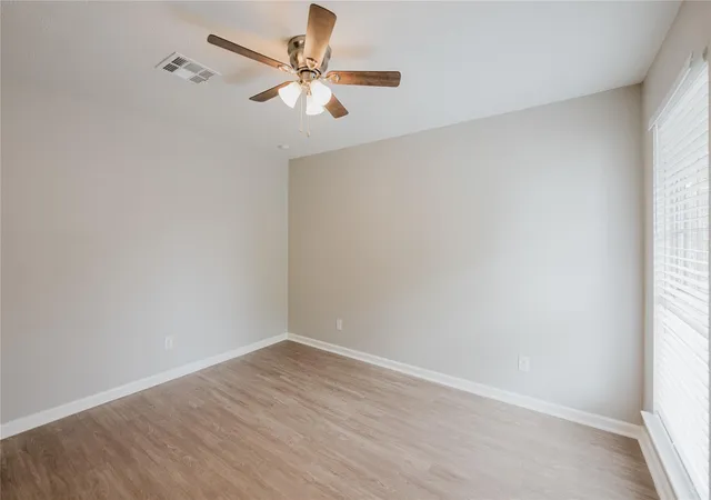 4th image of 1109 Missouri St, South Houston, TX 77587 | MLS# 28010412