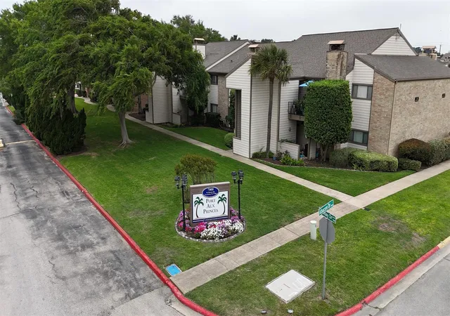 Photo 1 of Condo for sale at 7014 N Holiday Dr, Galveston, TX 77550 | MLS# 60218860 | Listing updated on 2026-09-20