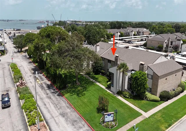 Photo 3 of Condo for sale at 7014 N Holiday Dr, Galveston, TX 77550 | MLS# 60218860 | Listing updated on 2026-09-20