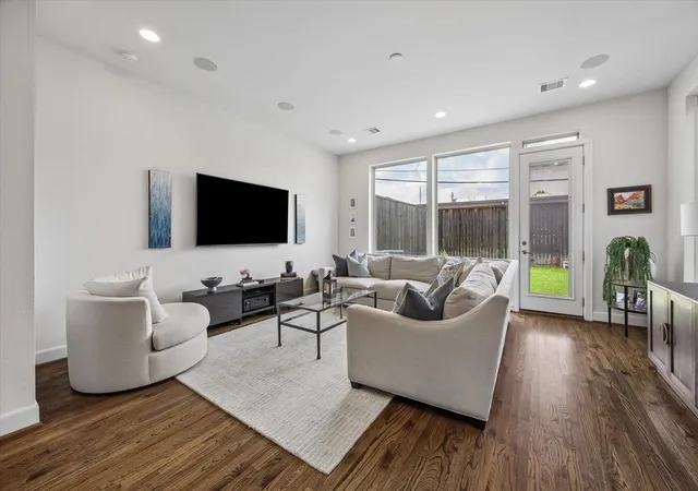 Photo 3 of Single family home for sale at 2122 Banks St, Houston, TX 77098 | MLS# 95495228 | Listing updated on 2026-07-09
