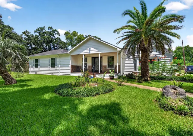 Single family home for sale at 7351 Brace St, Houston, TX 77061 | MLS# 15430063