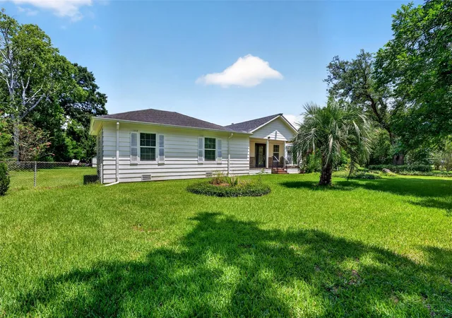 Photo 2 of Single family home for sale at 7351 Brace St, Houston, TX 77061 | MLS# 15430063 | Listing updated on 2026-09-22